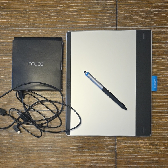 Wacom Intuos Black and Silver Graphics Tablet, Pen & Touch Medium - Picture 1 of 13